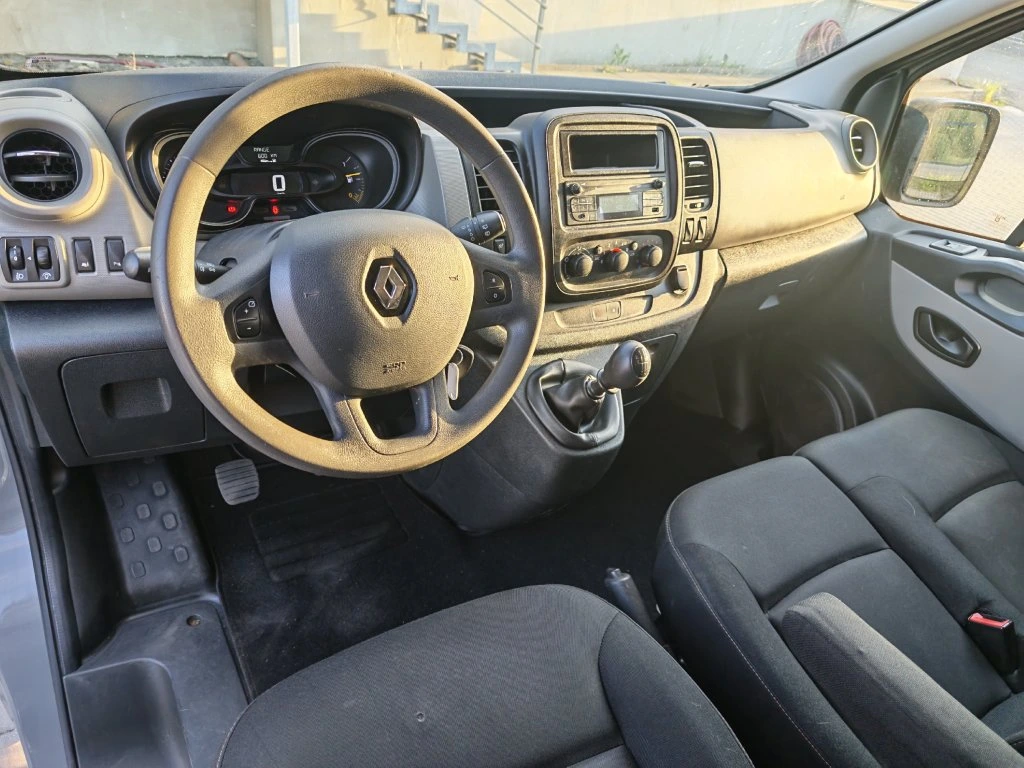 Renault Trafic III 1.6 dCi až pro 9 osob — foto 10
