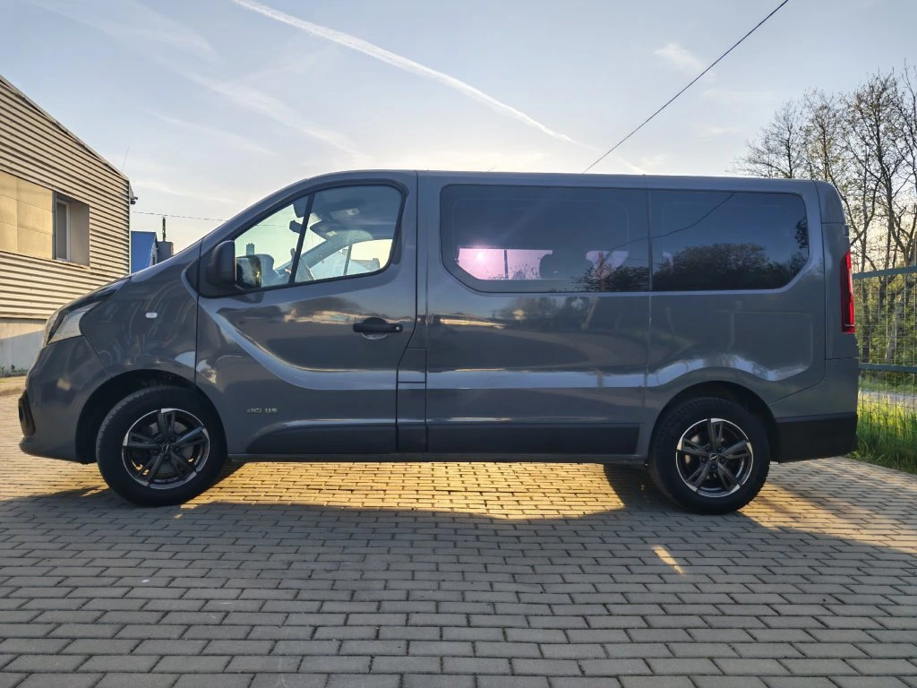 Renault Trafic III 1.6 dCi až pro 9 osob — foto 5