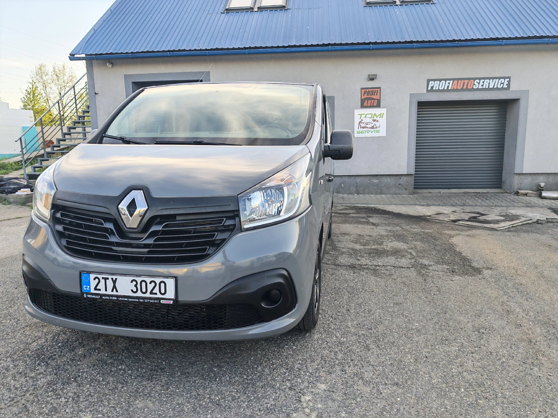 Renault Trafic III 1.6 dCi až pro 9 osob — foto 2