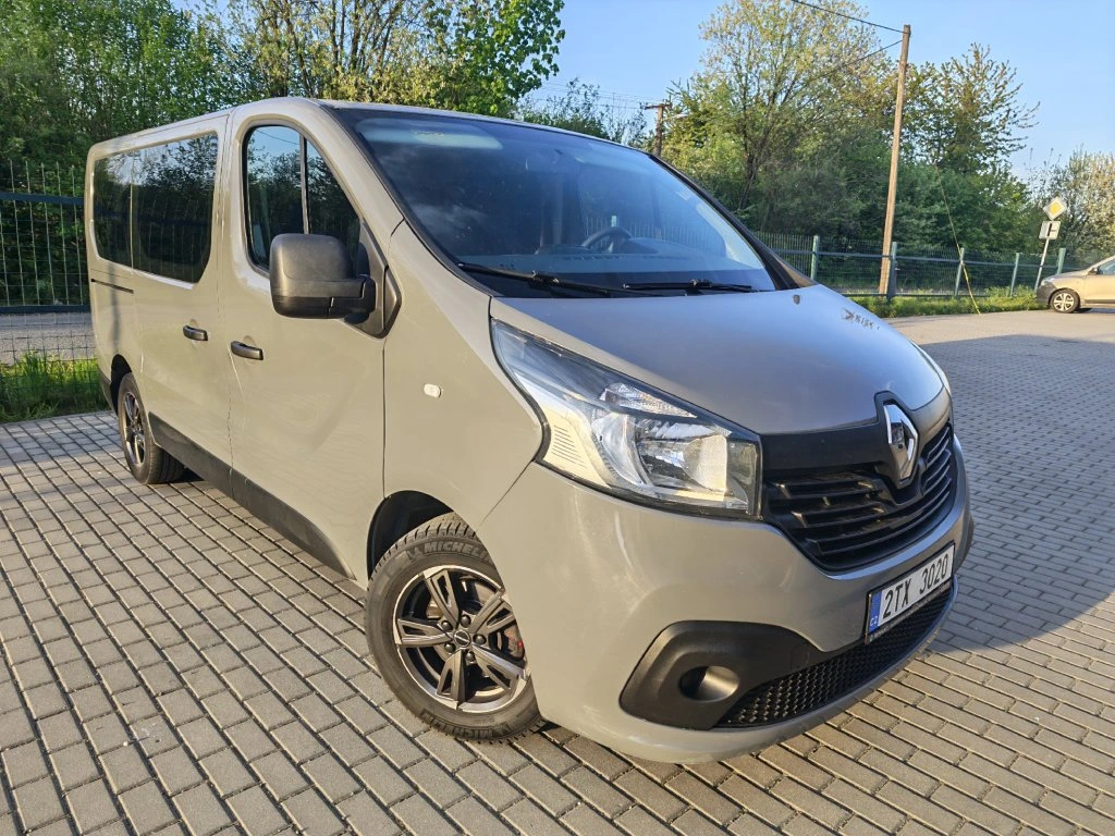Renault Trafic III 1.6 dCi až pro 9 osob — foto 3