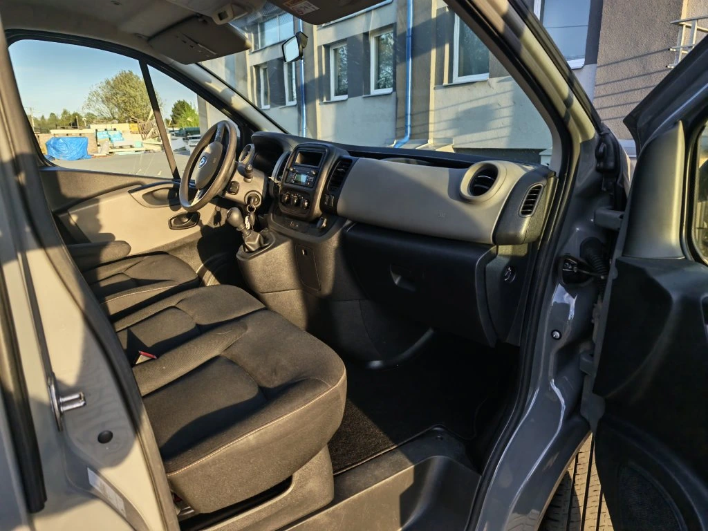 Renault Trafic III 1.6 dCi až pro 9 osob — foto 9
